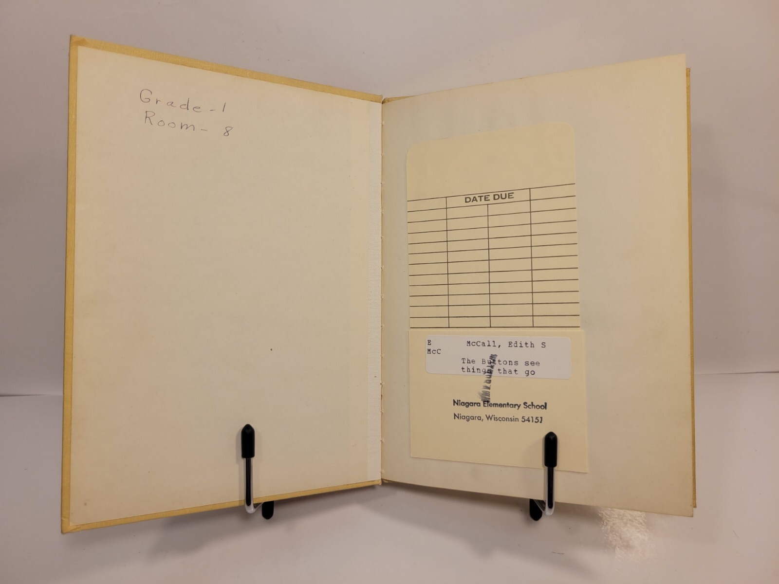 McCall, Edith S. – The Buttons See Things That Go (The Button Books) – 1960 – HC