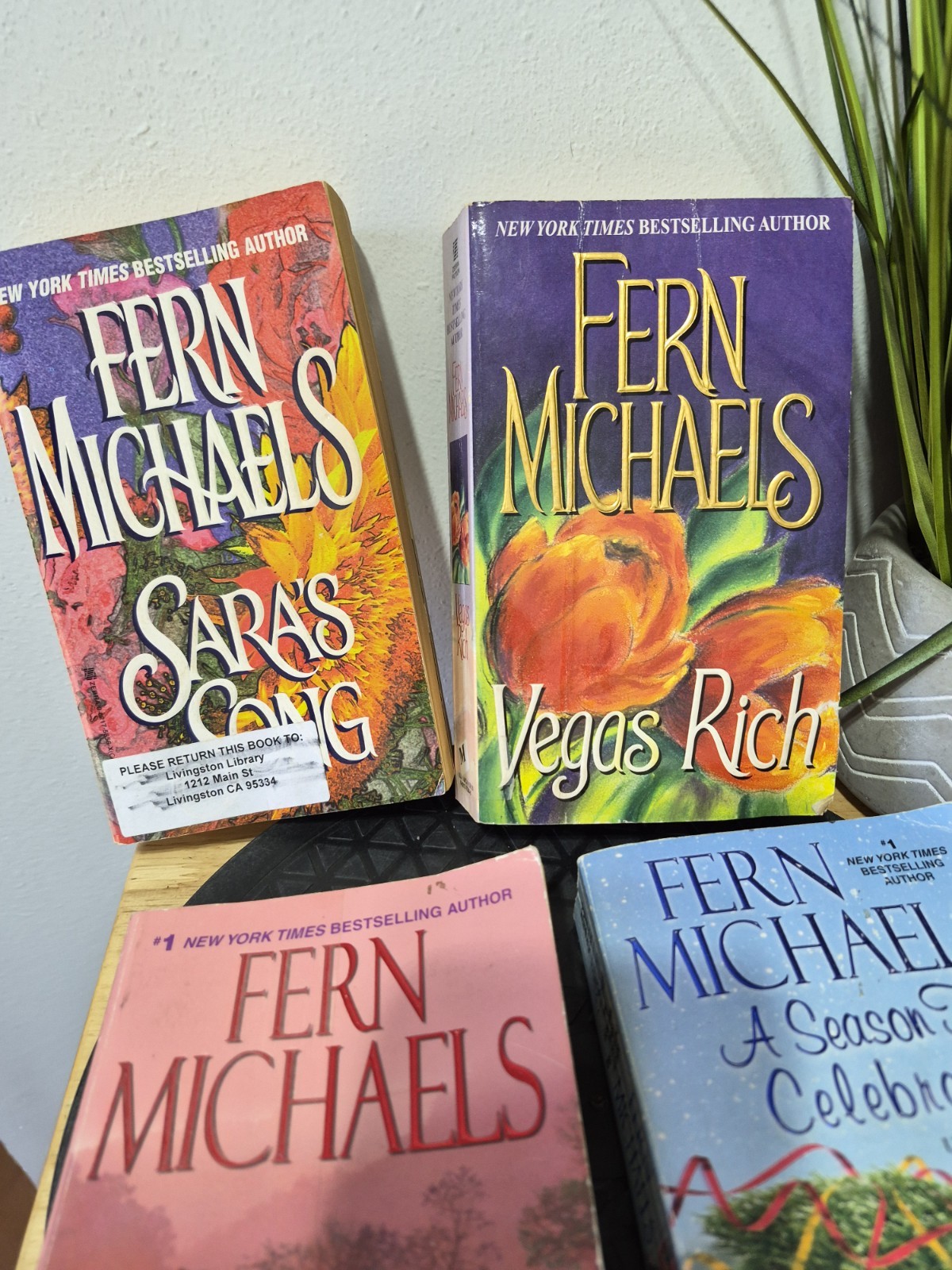 Lot of 10 Fern Michaels Paperback Books TITLES SEEN
