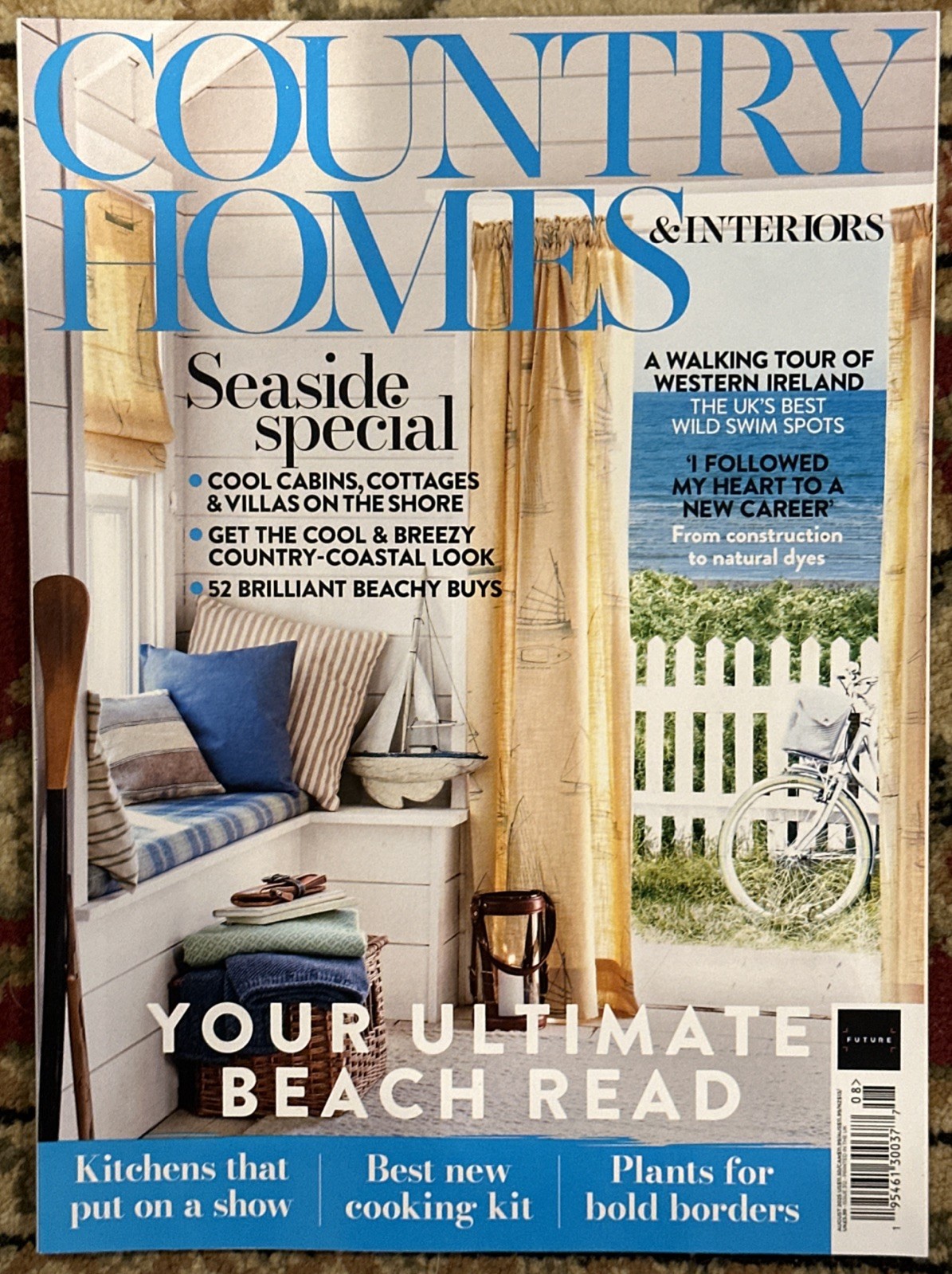 COUNTRY HOMES & INTERIORS MAGAZINE August 2025 Your Ultimate Beach Read