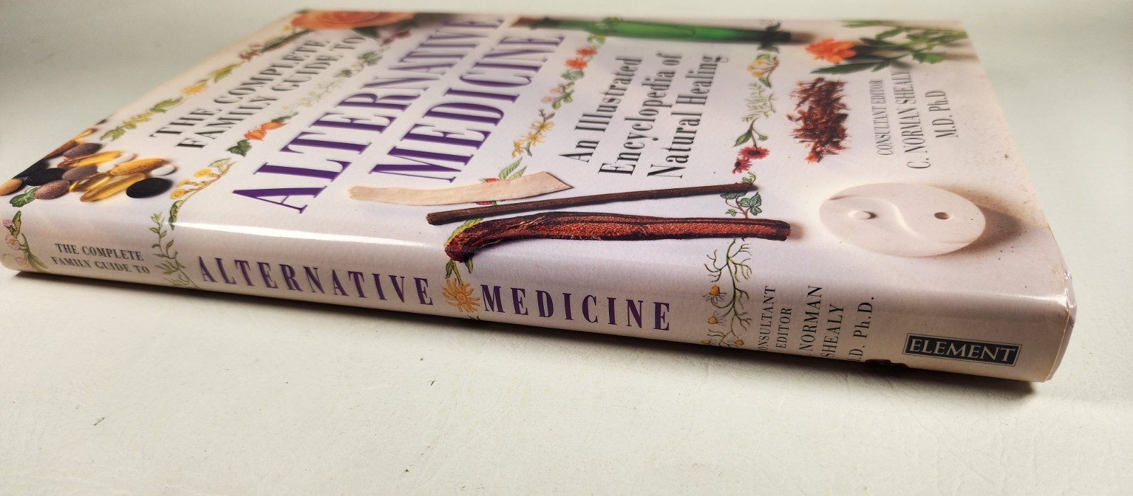The Complete Family Guide to Alternative Medicine: Illustrated HC DJ 1996