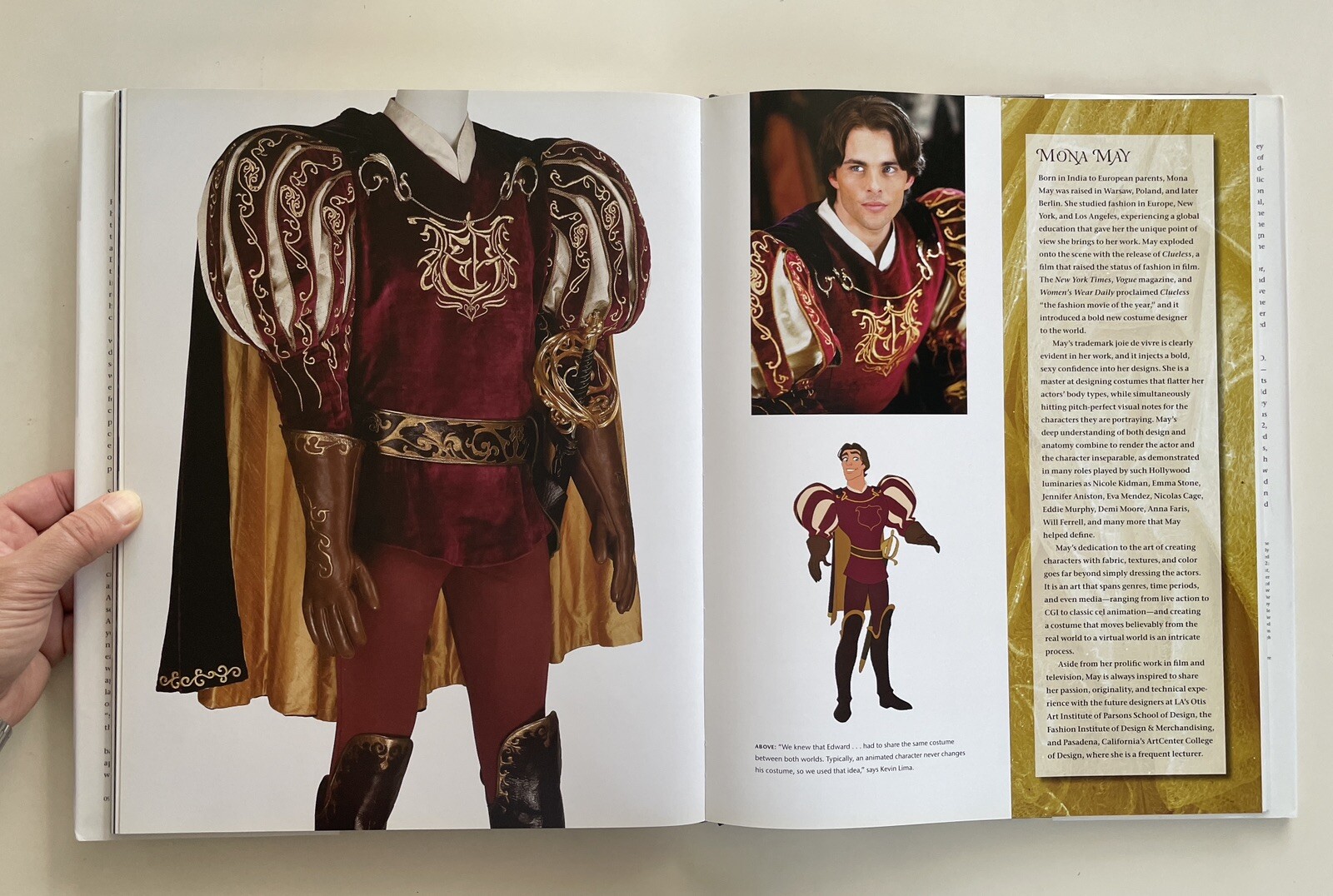 Disney Editions Deluxe Ser.: The Art of Disney Costuming : Heroes, Villains, and