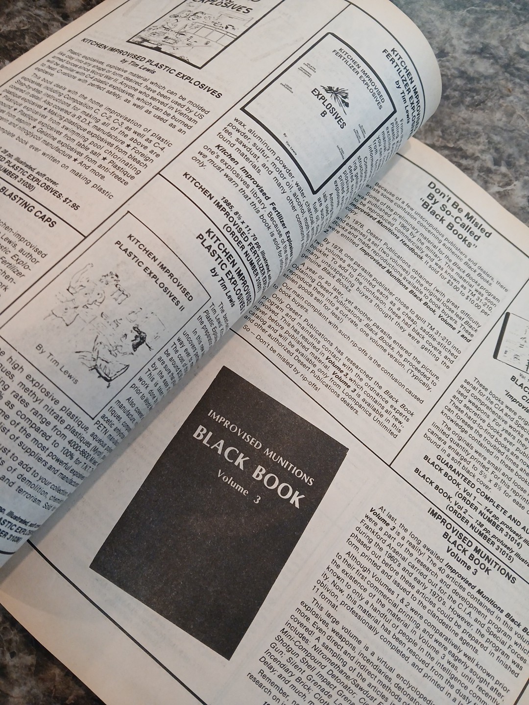 ROBERT ANTON WILSON Two articles in LOOMPANICS Unlimited book catalog 1989 VG