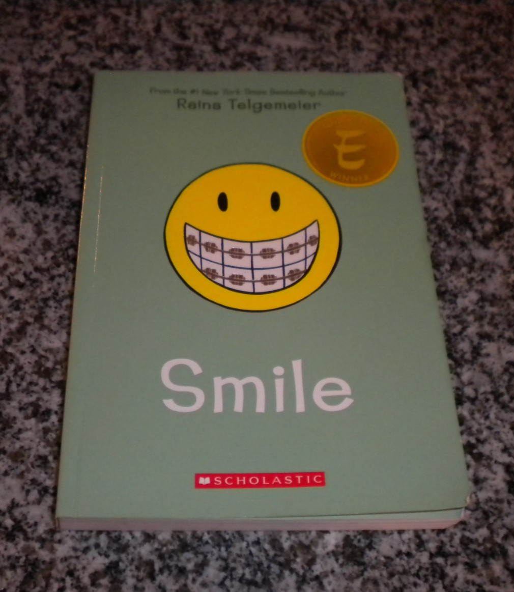 !Smile, Sisters, and Guts: The Box Set (Quantity Pack)