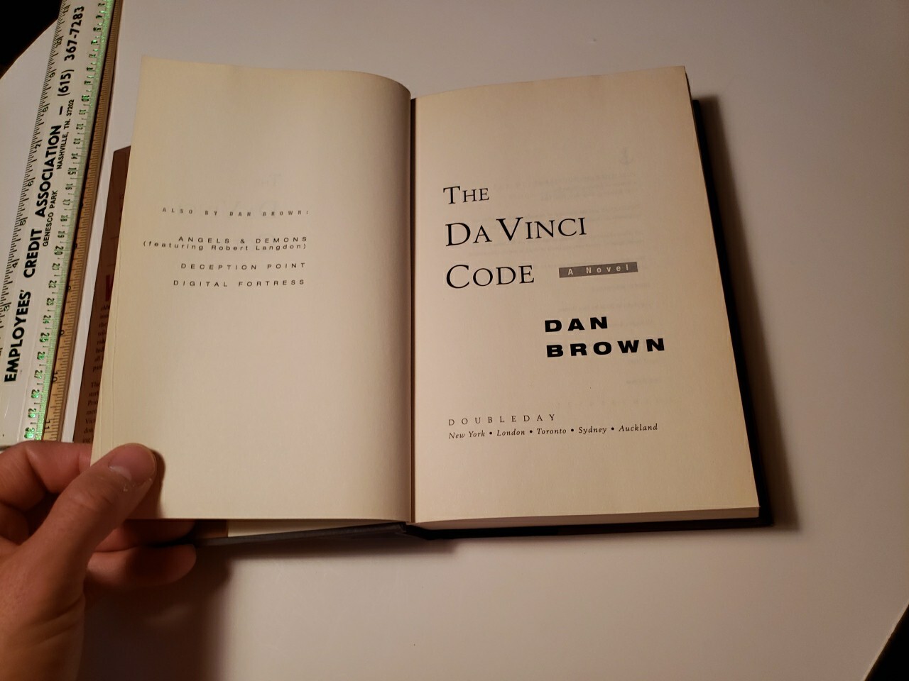 The Da Vinci Code 1st EDITION book w/ Skitoma & Lyon Print Error-Dan Brown 2003