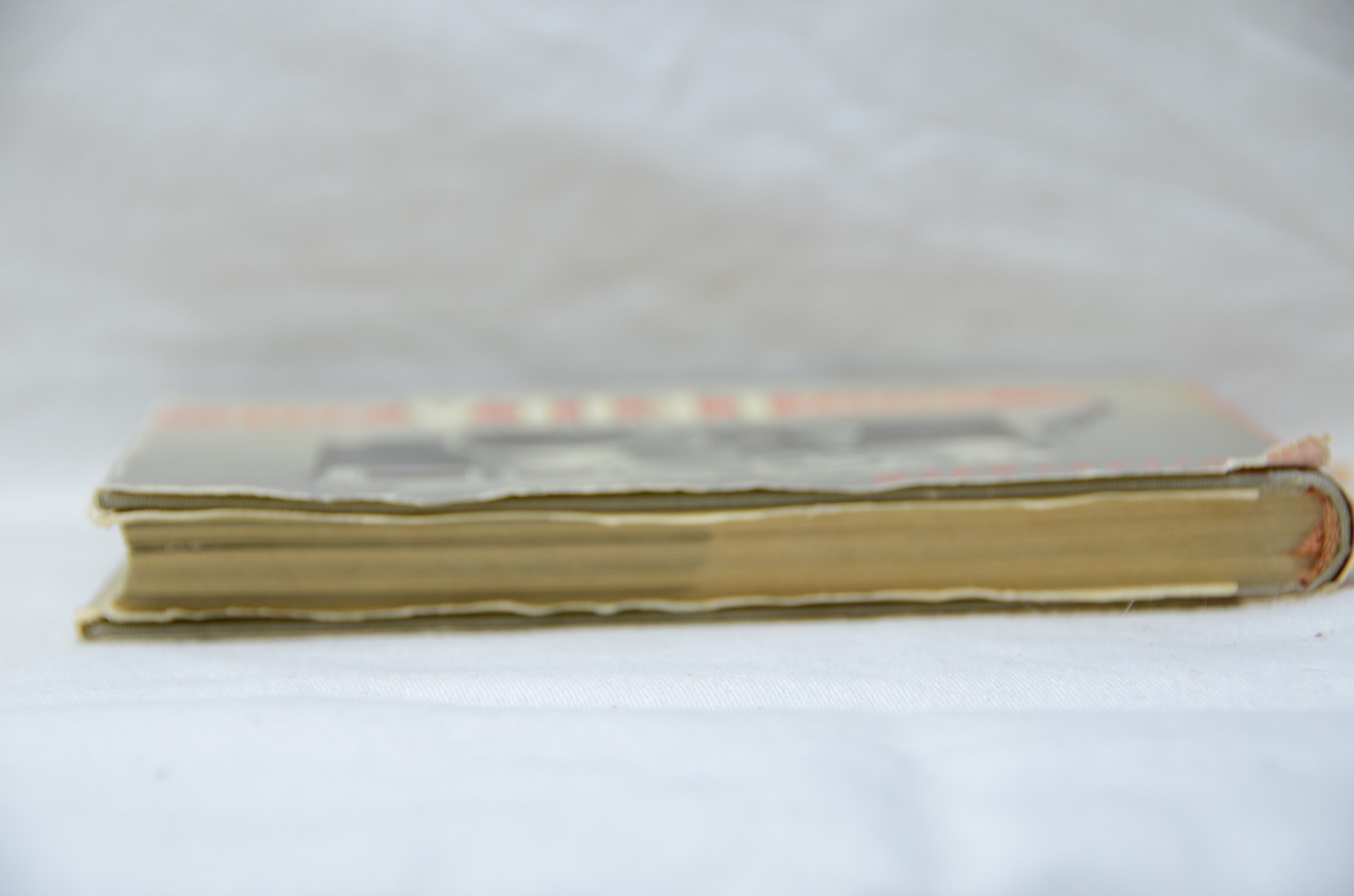 Pocket Leica Book by Kisselbach c1952, 2nd Ed, Hardbound. 223 pages in English