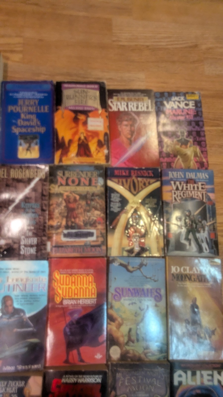 Lot of 34 Science Fiction Fantasy Paperbacks Novels 1970s-modern Daw & Others