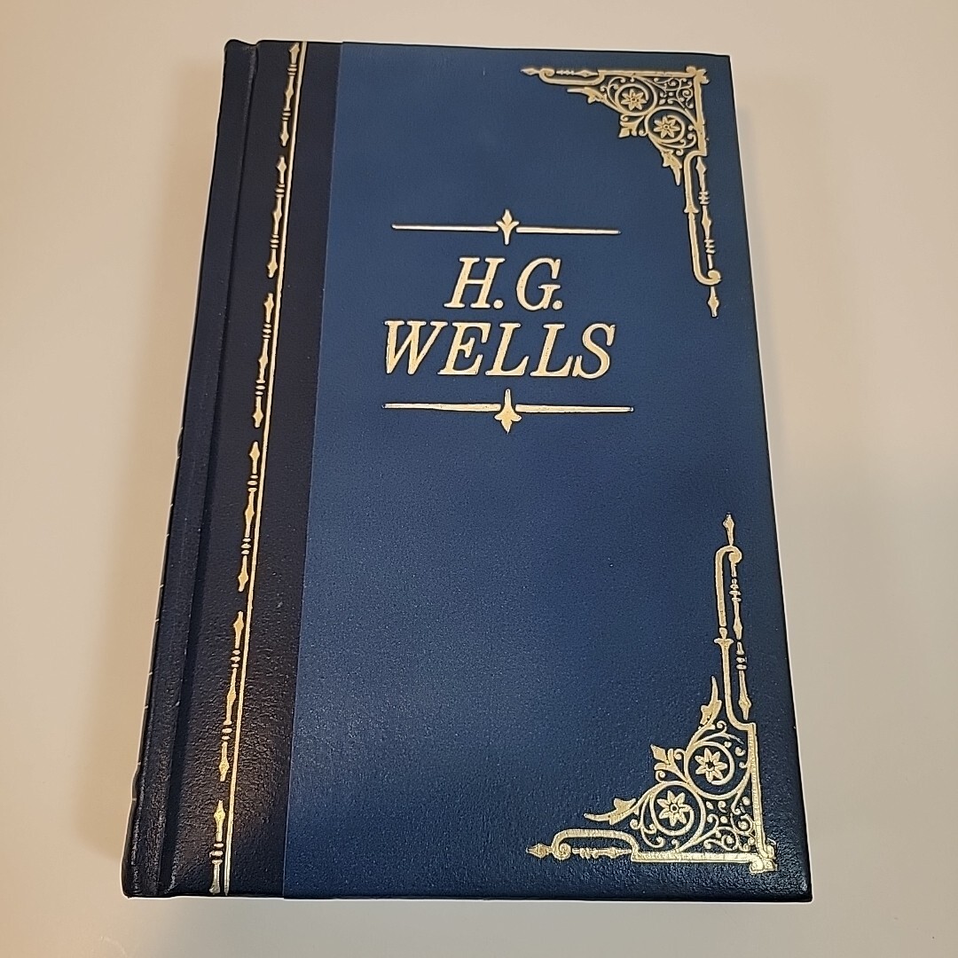 Lot of Isaac Asimov Books Classic Science Fiction H.G. Wells Stephen Hawking
