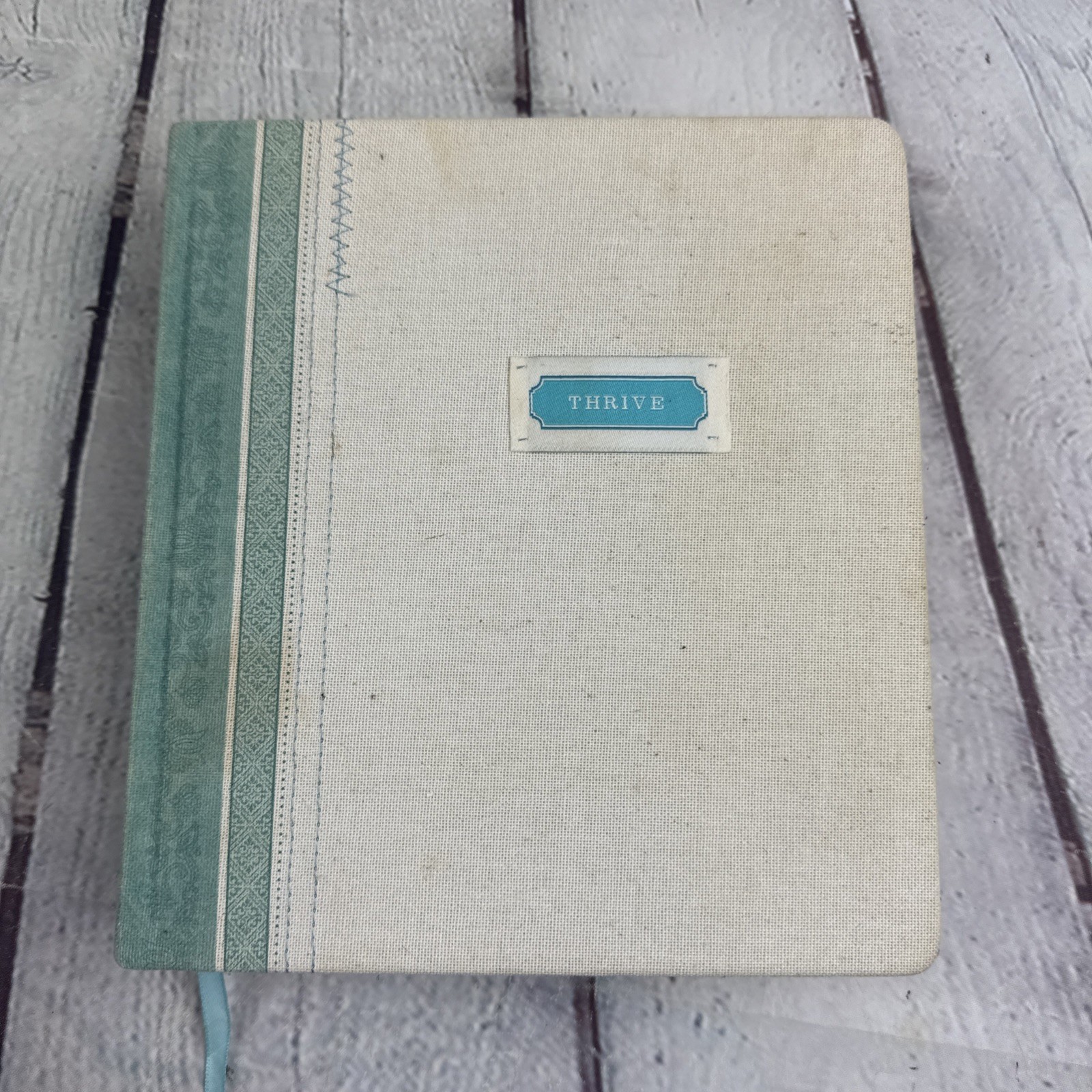 Thrive : A Journaling Devotional Bible for Women by Sheri Rose Shepherd…