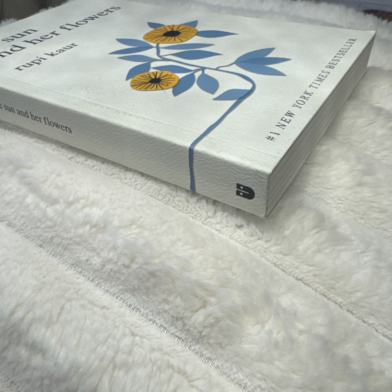 The Sun and Her Flowers by Kaur, Rupi ( NEW)