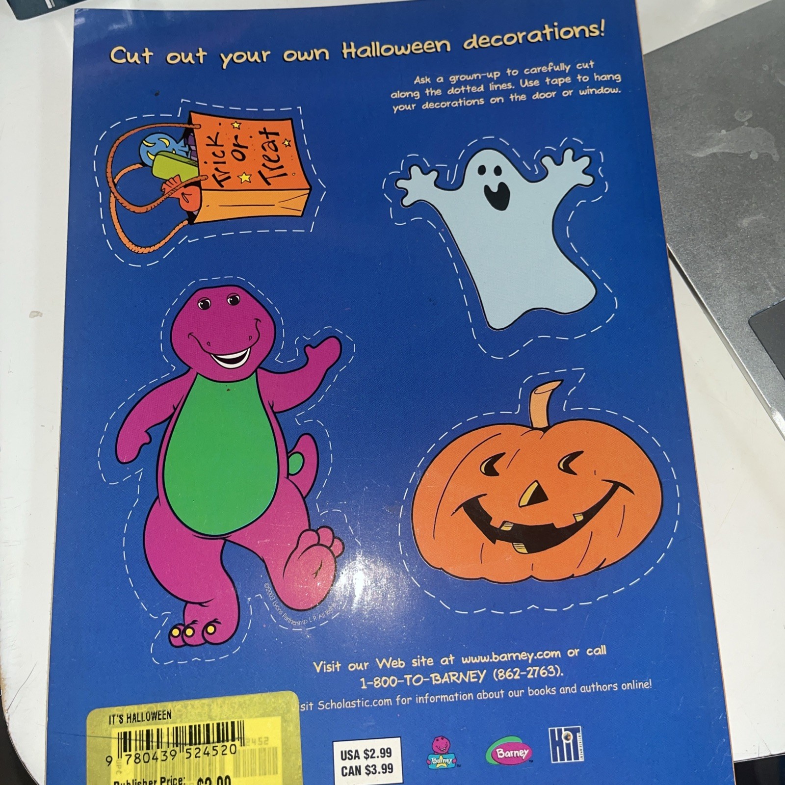 Scholastic Inc Barney: It’s Halloween