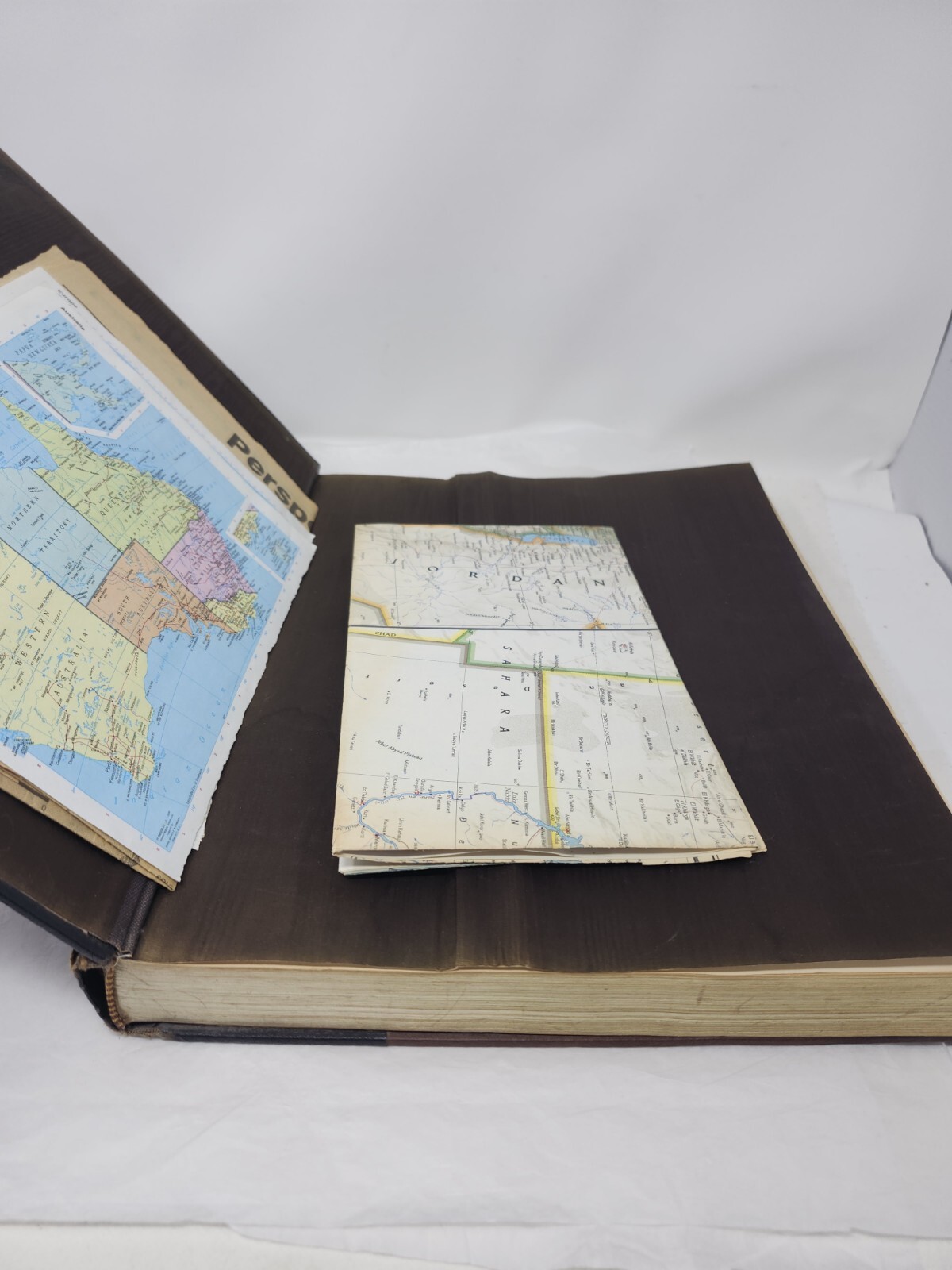 The World Book Atlas 1971 Hard Cover Maps Populations Moon Photos 392 Pages