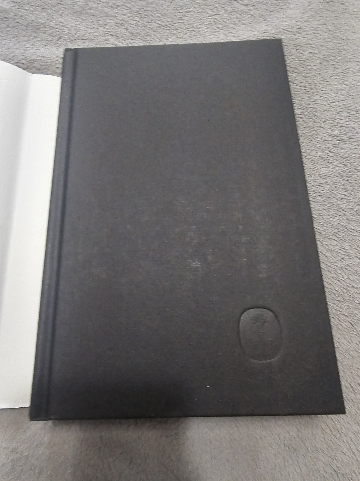 Portrait of an Unknown Woman: A Novel – Hardcover By Silva, Daniel – VERY GOOD