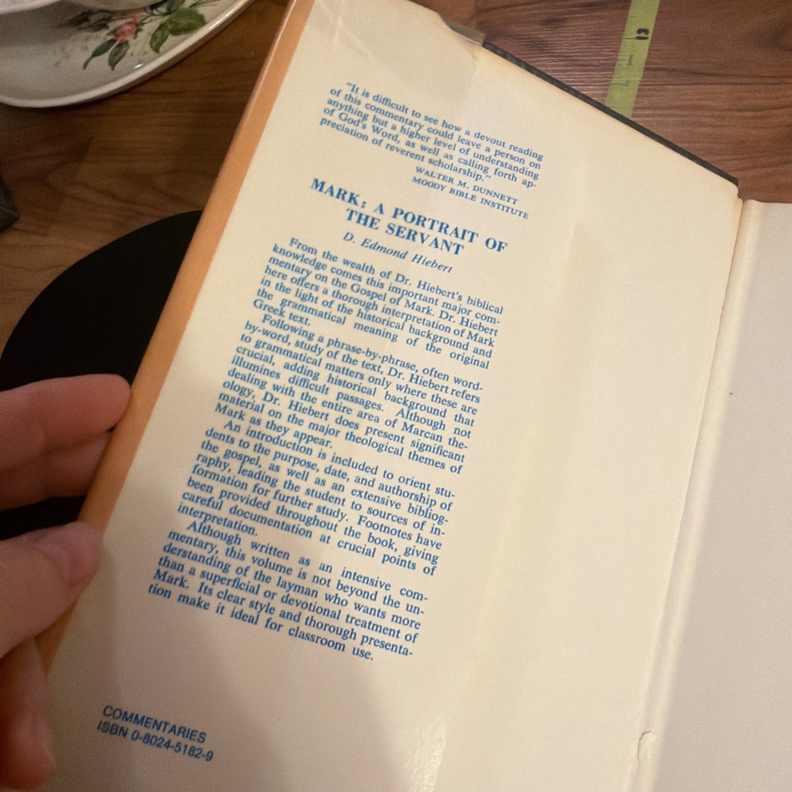 Mark: A Portrait of the Servant by D. Edmond Hiebert 1979 Moody Press Hardcover