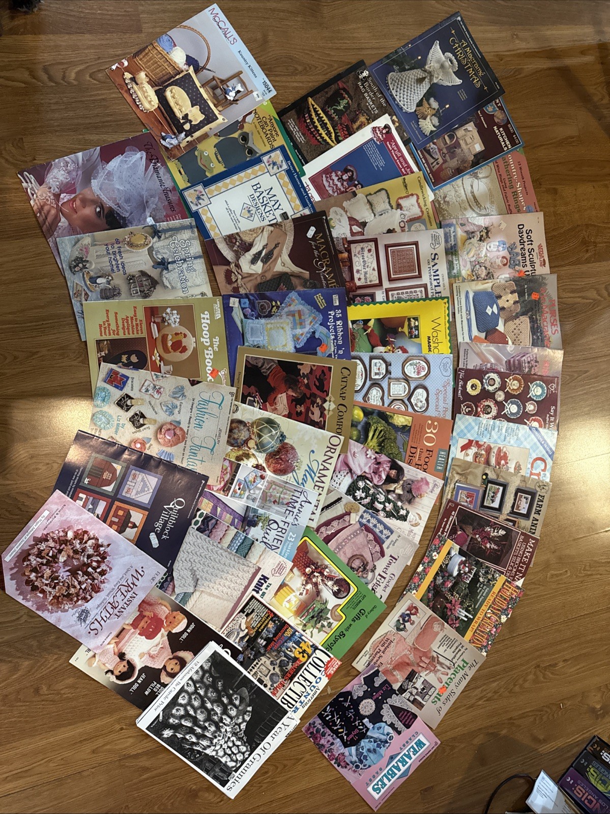 Huge Lot of 41 Arts & Craft Leaflets/Booklets/Mixed Variety of Crafting & Stitch