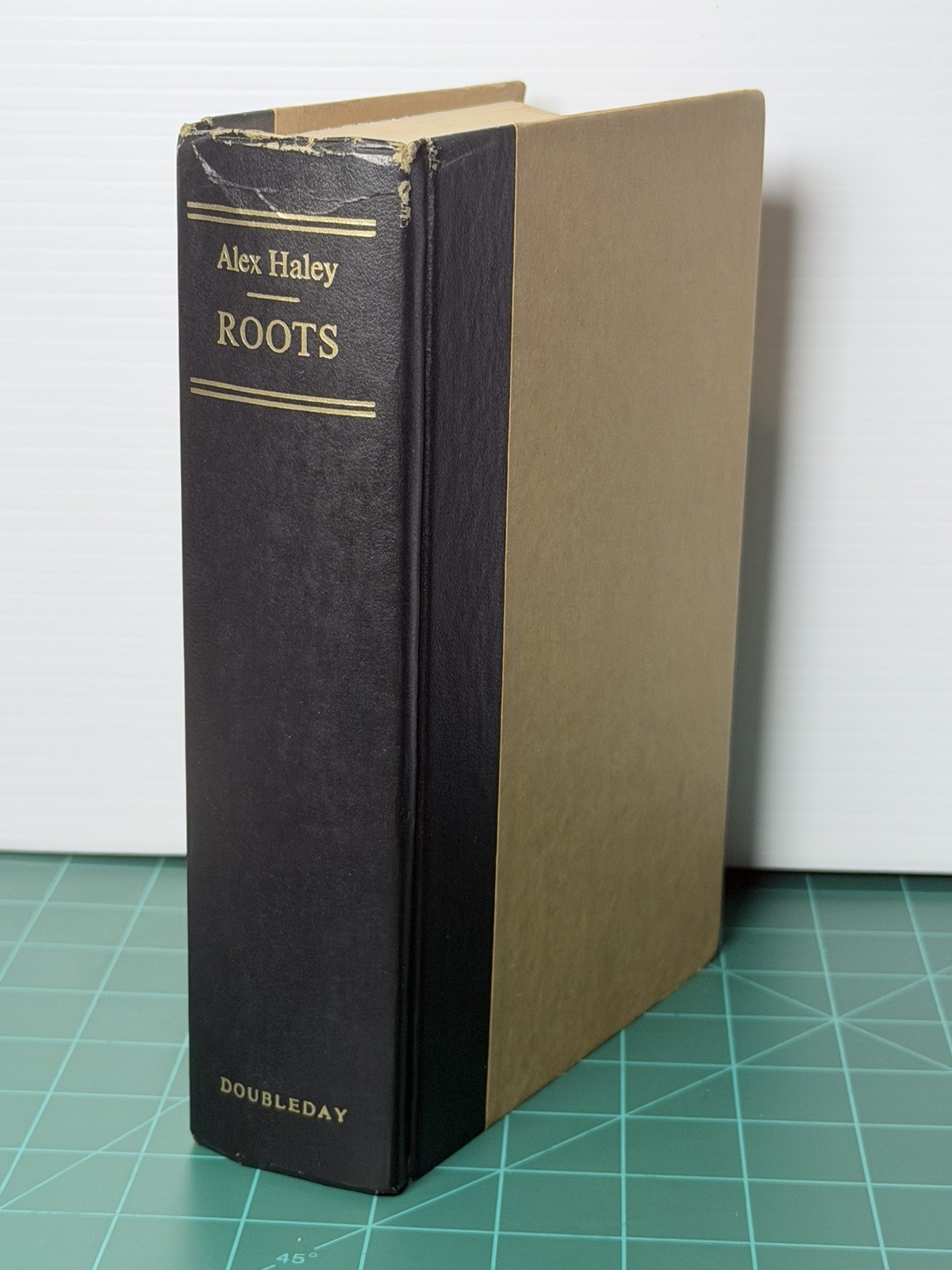Roots: The Saga of an American Family by Alex Haley 1976 Vintage (Hardcover)