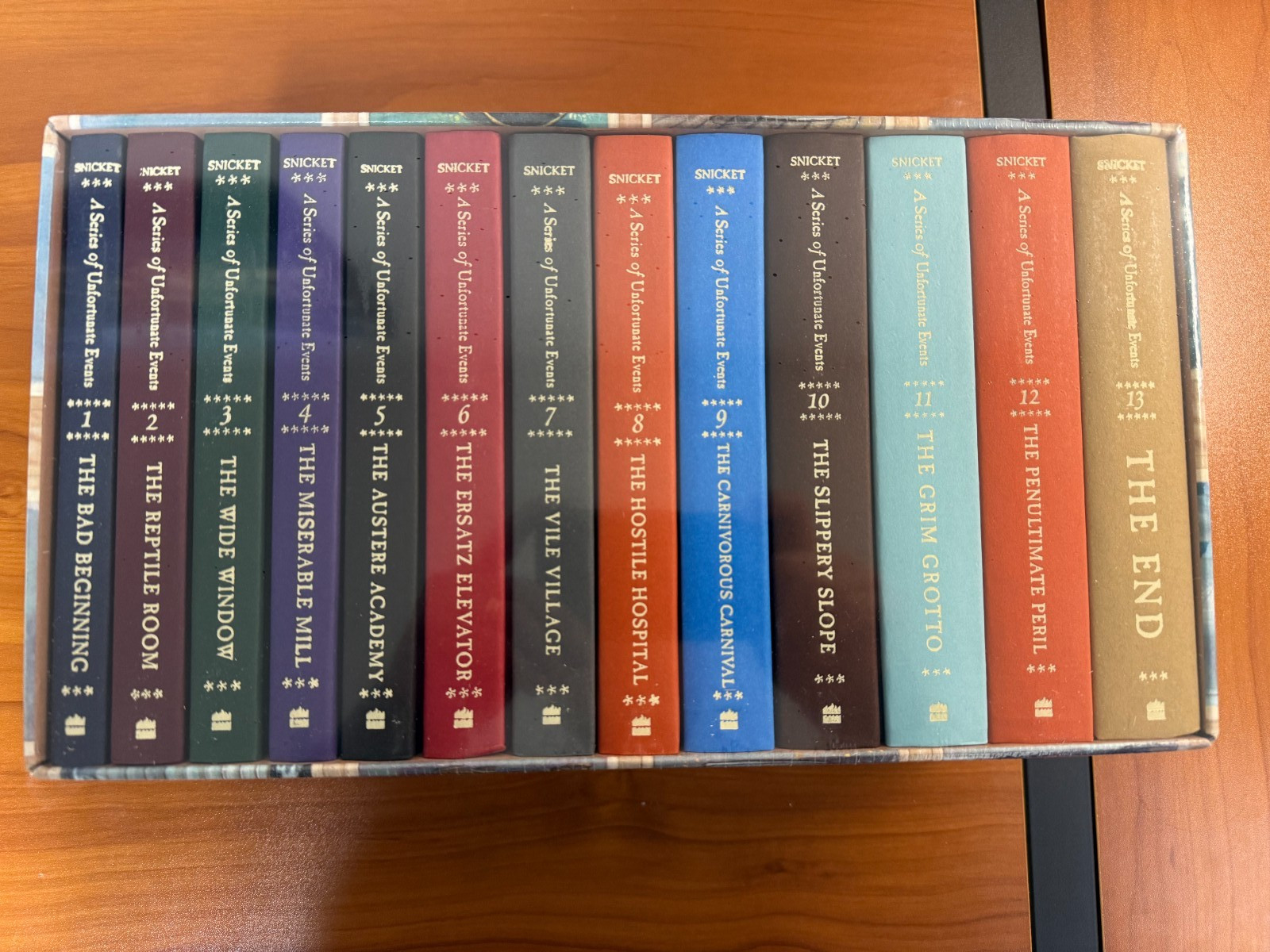 A Series of Unfortunate Events Box: The Complete Wreck (Books 1-13) NEW Lemony