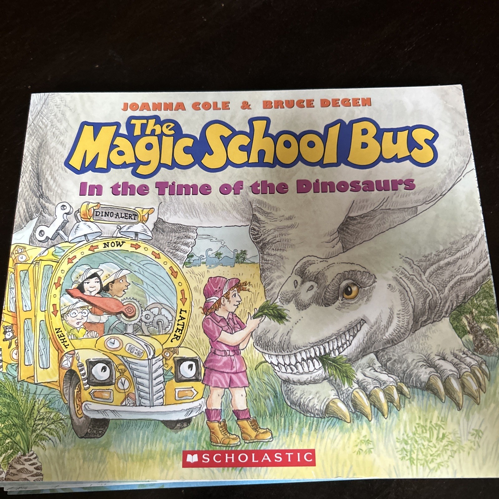 SCHOLASTIC The Magic School Bus Books Set Of 8 Books, Joanna Cole & Bruce Degen