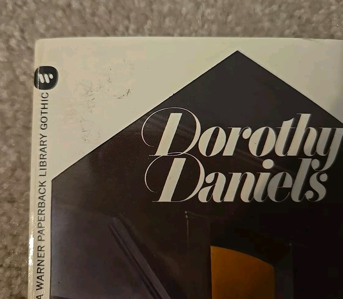 The Prisoner of Malville Hall By Dorothy Daniels. 1st Print 1973 Gothic Romance