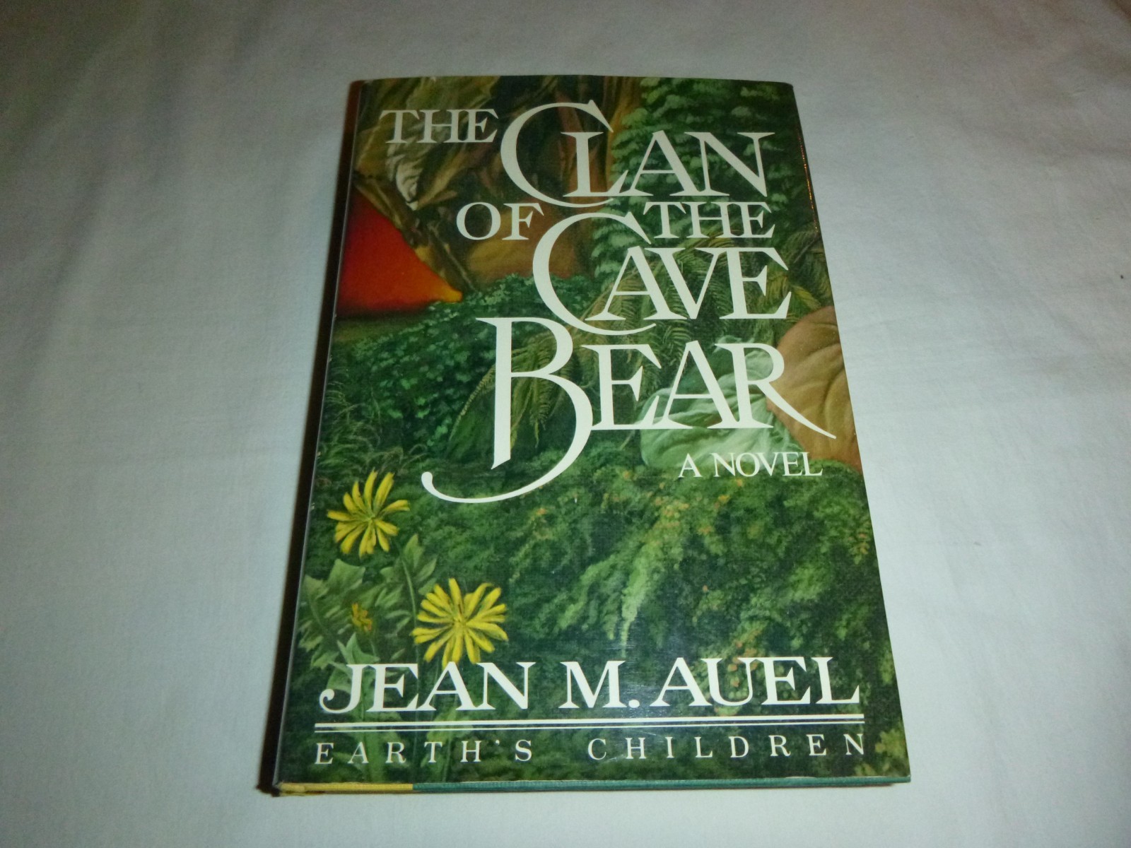 The Clan of the Cave Bear – 1st Ed. /1st Printing Jean M. Auel 1980 HC SIGNED
