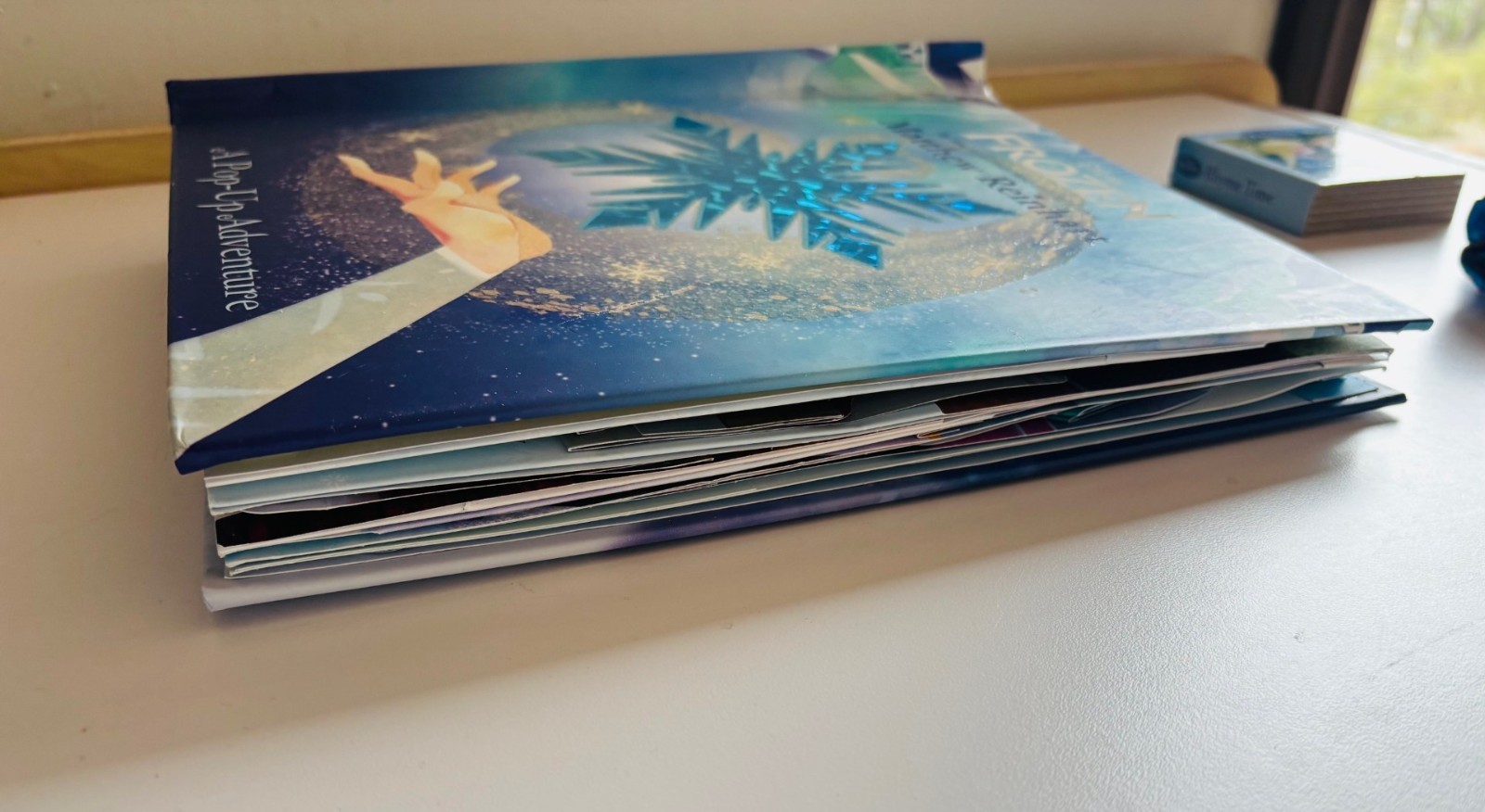 Disney Frozen: A Pop-Up Adventure Book – Matthew Reinhart – w. BONUS Items
