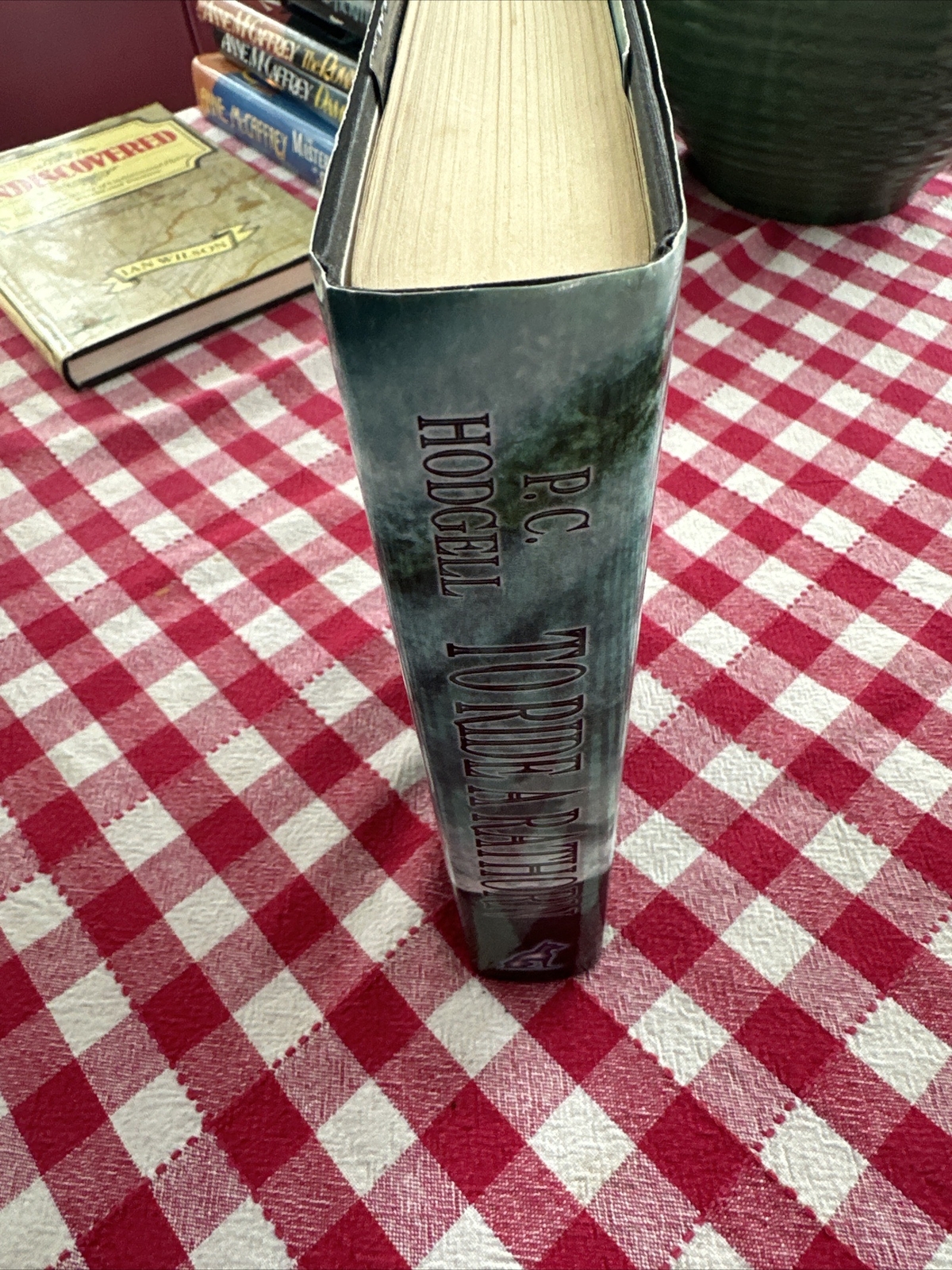 To Ride a Rathorn by Hodgell, P. C.