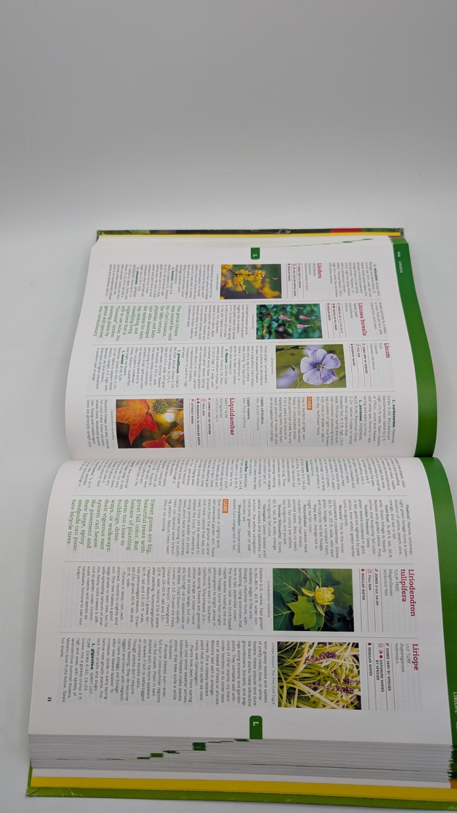 New Western Garden Book : The Ultimate Gardening Guide by Sunset Magazine…