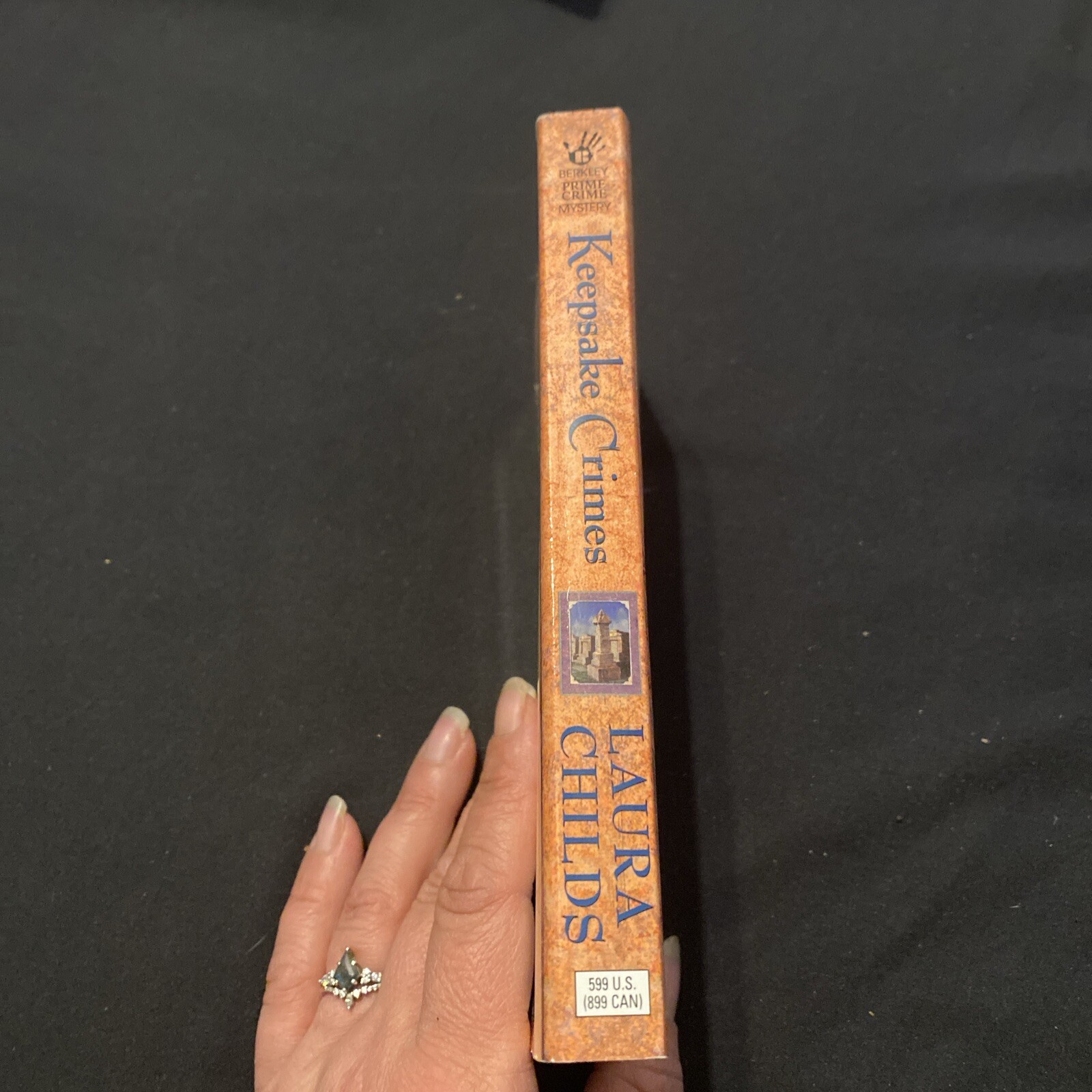 Keepsake Crimes (A Scrapbooking Mystery) By Laura Childs