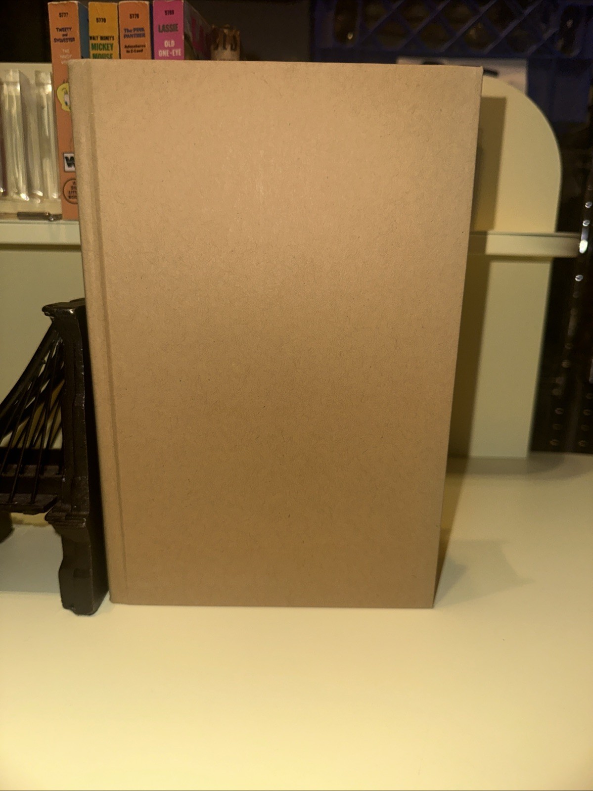 2025 FIRST EDITION FLASHLIGHT SIGNED BY SUSAN CHOI HC COLLECTIBLE BOOK JJ