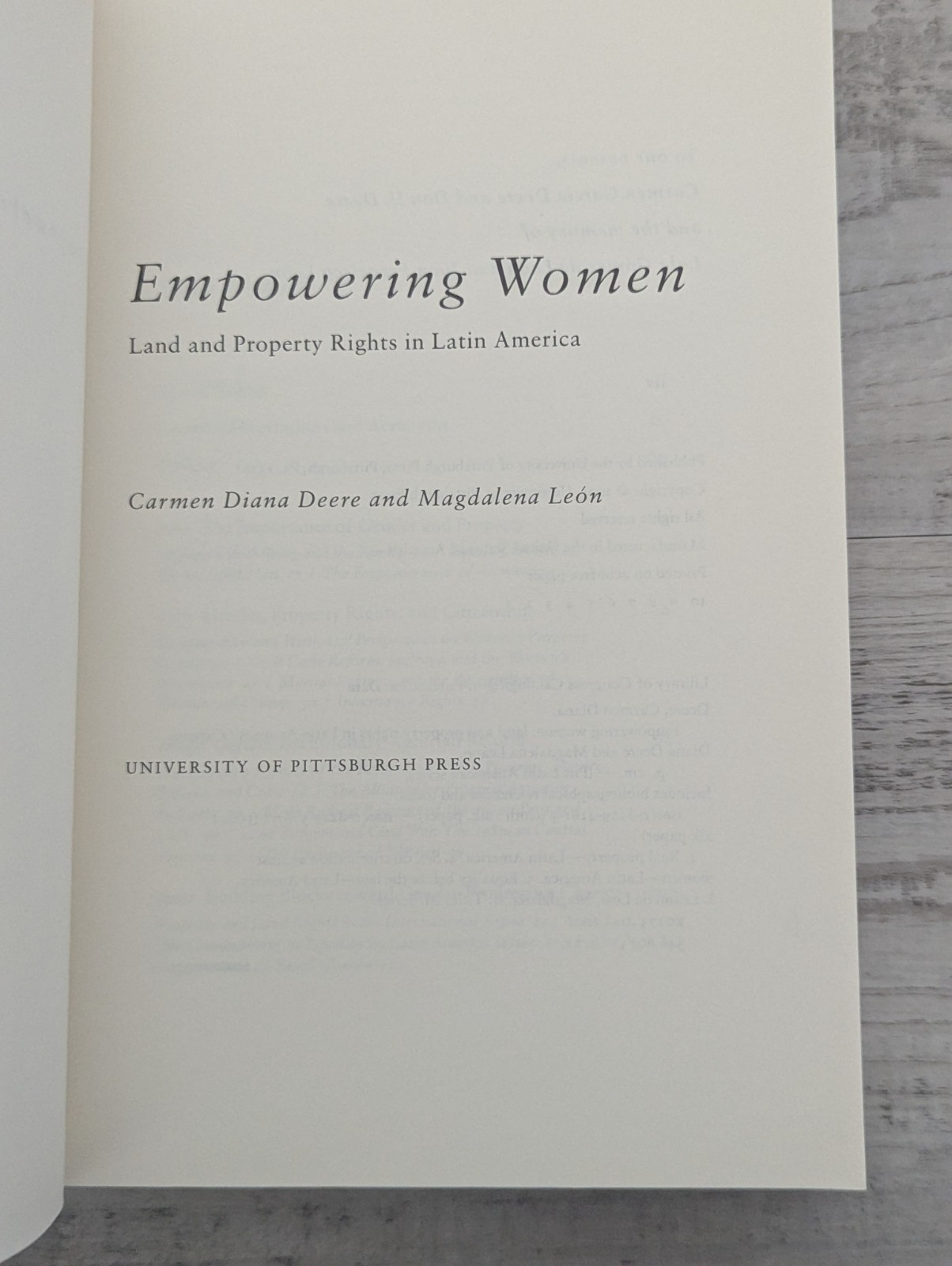Empowering Women: Land and property rights in Latin America; C. Deere – PB/VG+