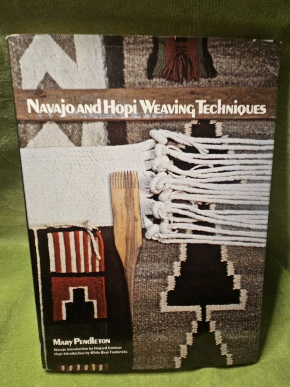NAVAJO and HOPI WEAVING TECHNIQUES by Mary Pendleton Hard Back DJ (1974)