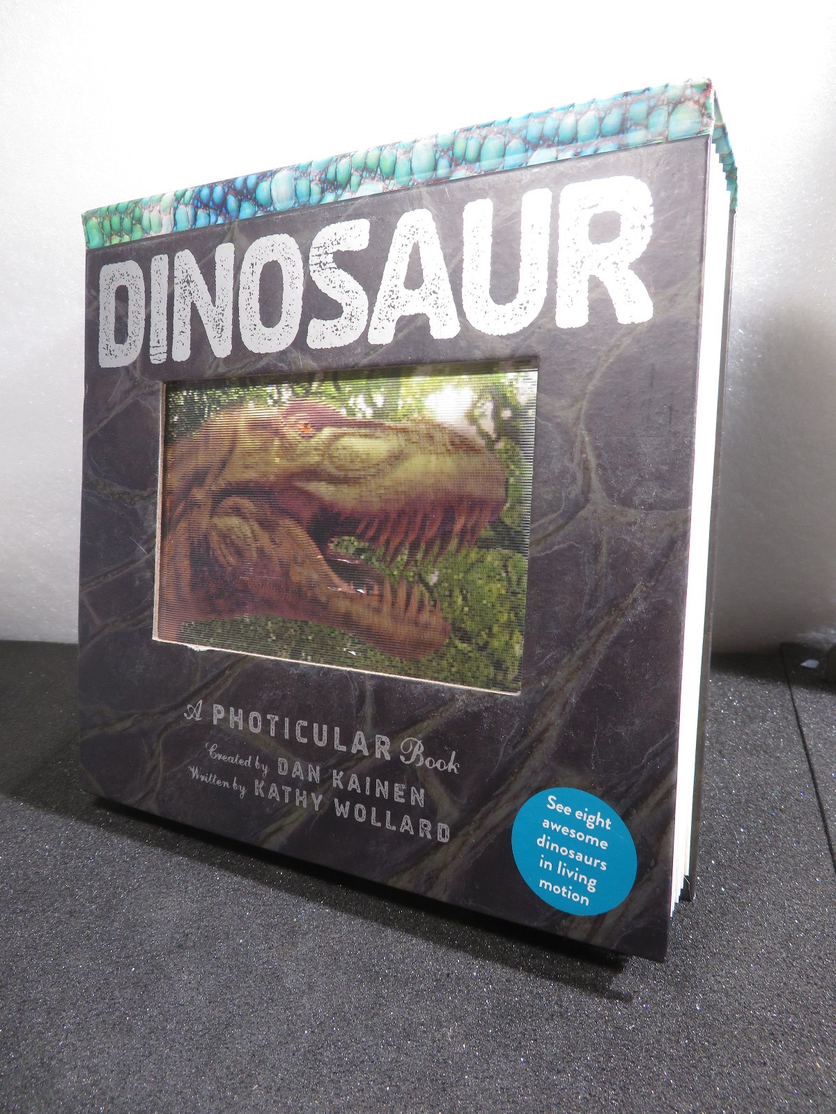 Dinosaur : A Photicular Book by Kathy Wollard and Dan Kainen 2018, Hardcover