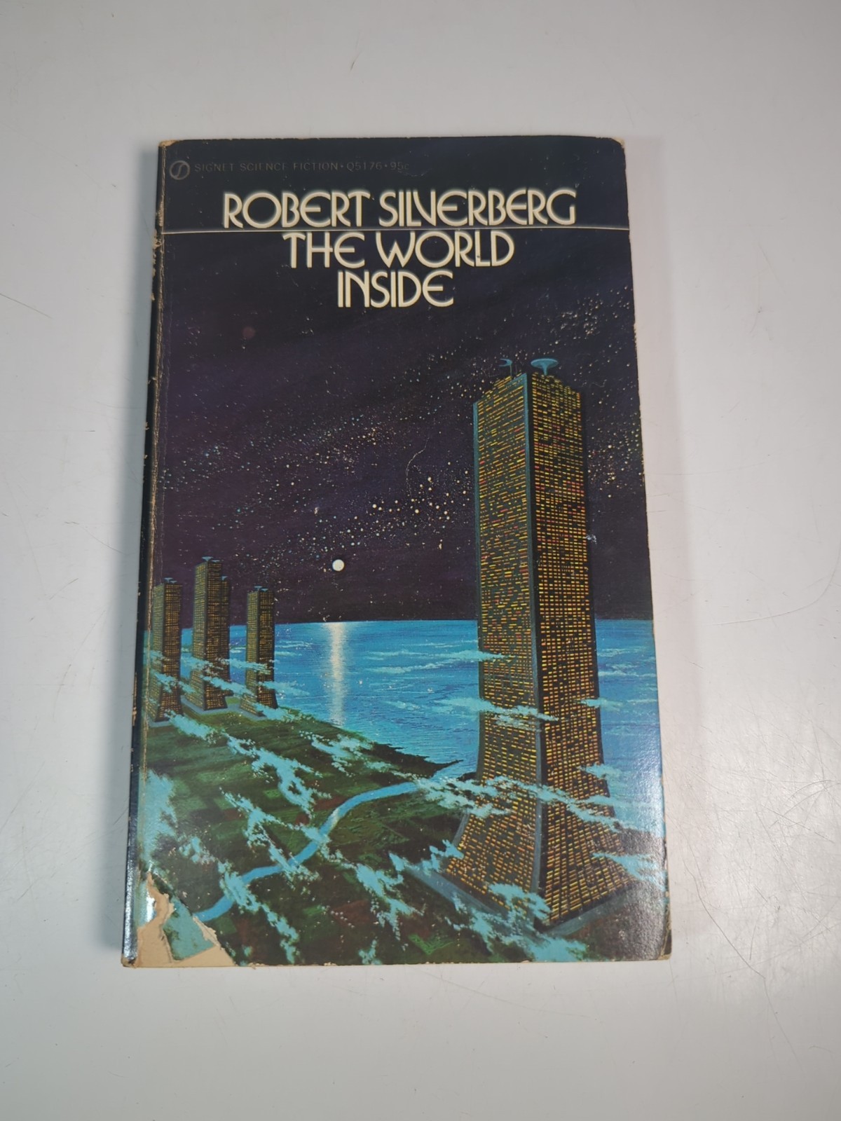 Robert Silverberg – The World Inside – Signet First Printing 1972 Vintage Sci-fi