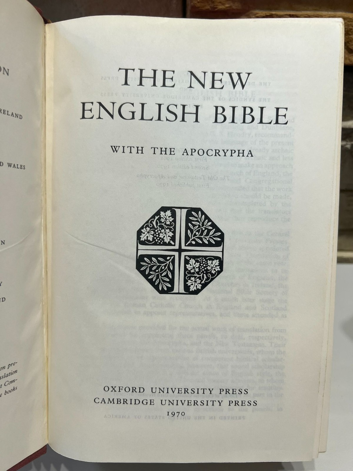 The New English Bible with the Apocrypha Oxford Cambridge 1970 Second Ed HCDJ