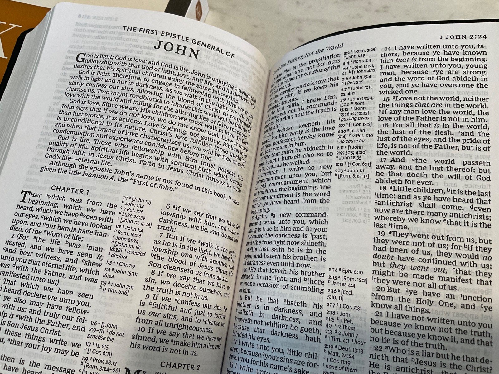 KJV Comfort Print Reference Giant Print Bible in Black Bonded Leather