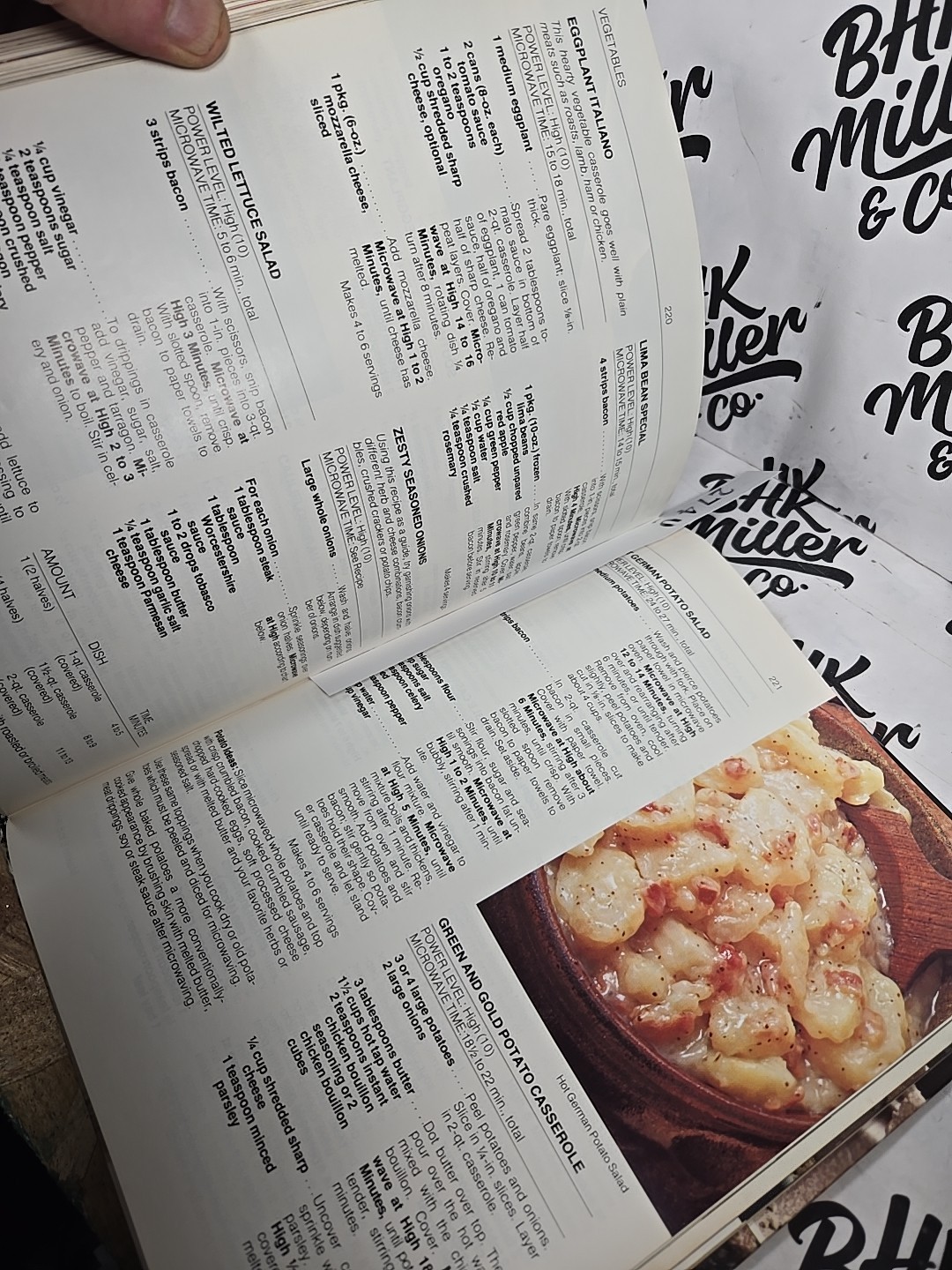 The Microwave Guide and Cookbook 1977 Hardcover General Electric GE
