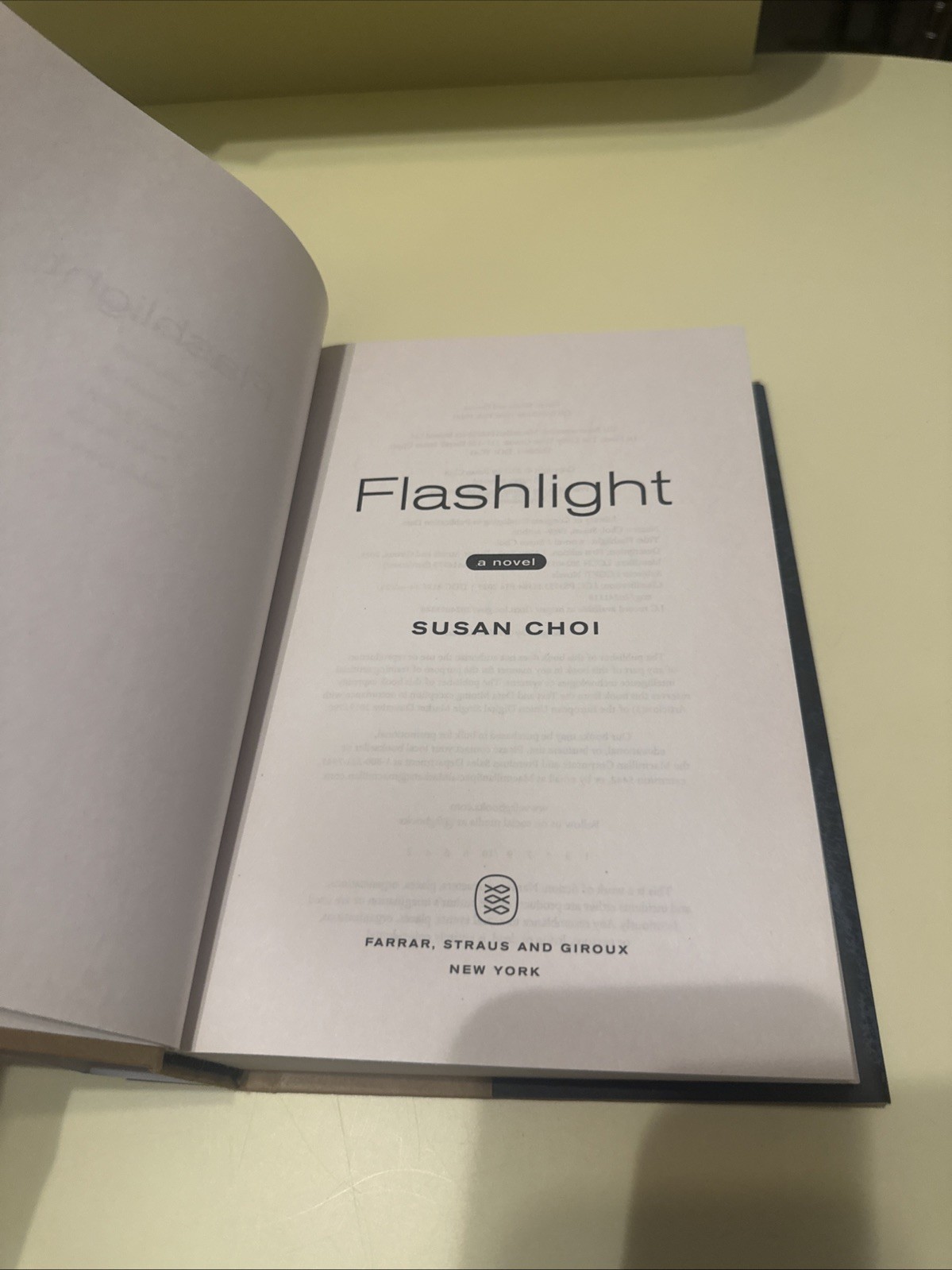 2025 FIRST EDITION FLASHLIGHT SIGNED BY SUSAN CHOI HC COLLECTIBLE BOOK JJ