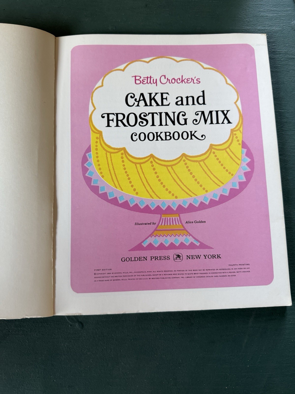 VINTAGE BETTY CROCKER’S CAKE AND FROSTING MIX COOKBOOK 1966 FIRST EDITION