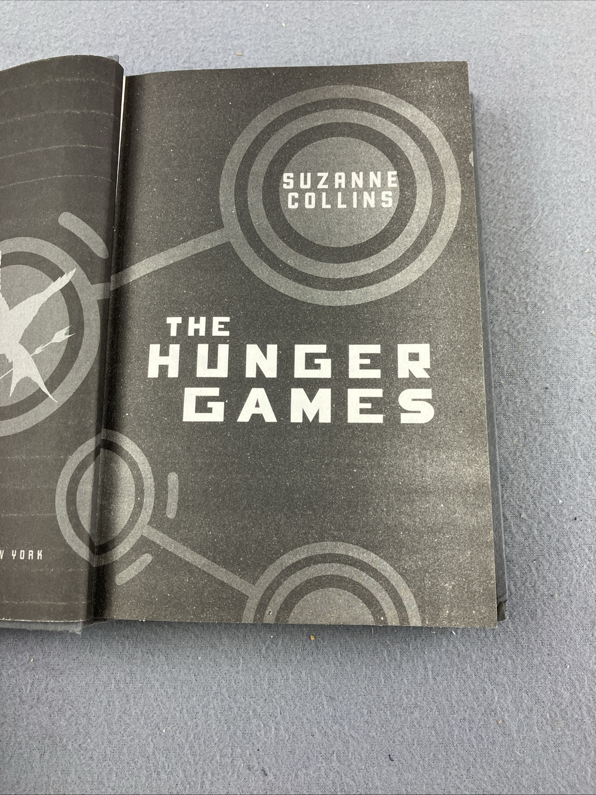 The Hunger Games (Hunger Games, Book One) by Suzanne Collins (box) Slipcase