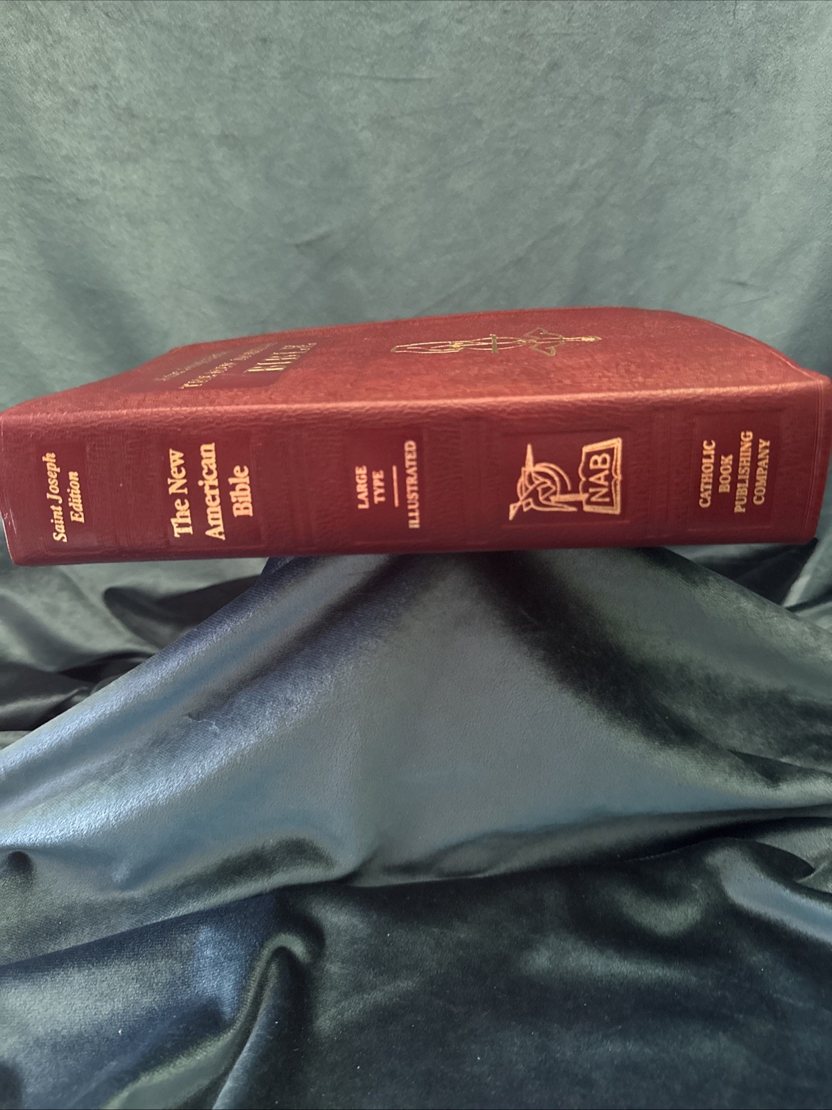 The New American Bible Saint Joseph Edition, Large Type, Illustrated 1992