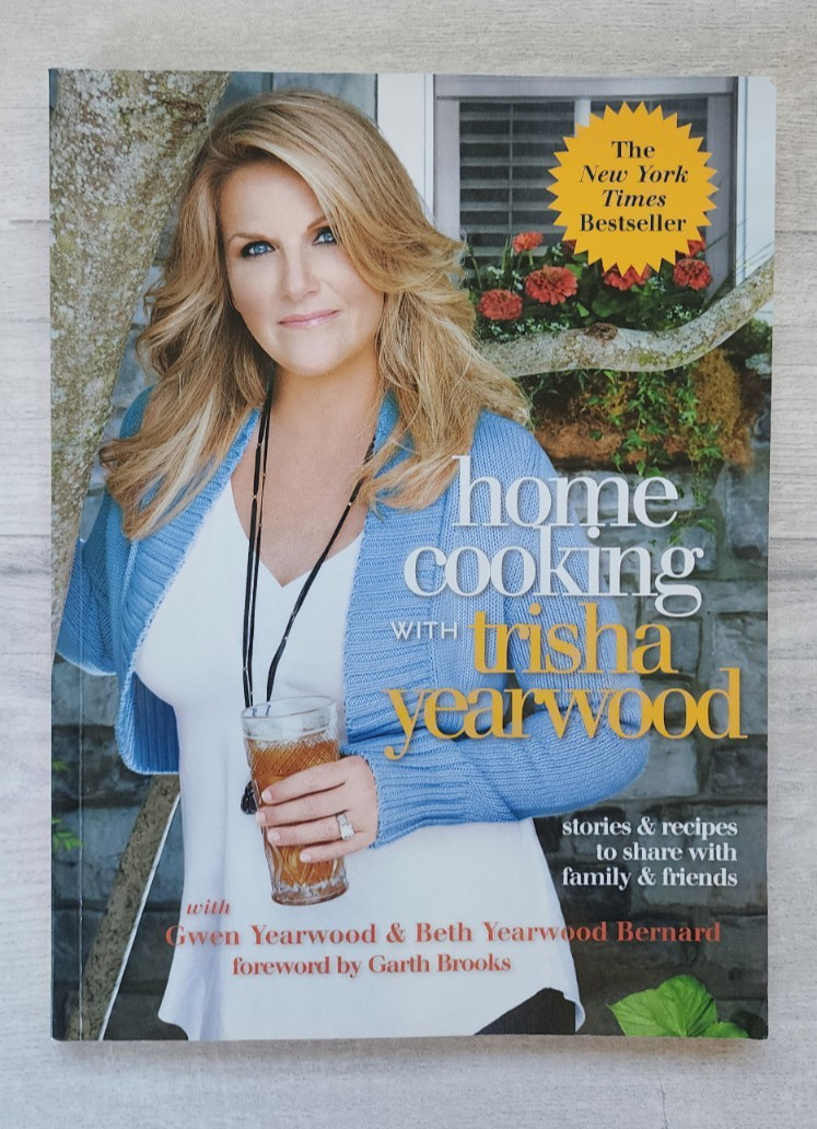 Home Cooking Trisha Yearwood paperback cookbook 2010 Southern recipes 223 pages