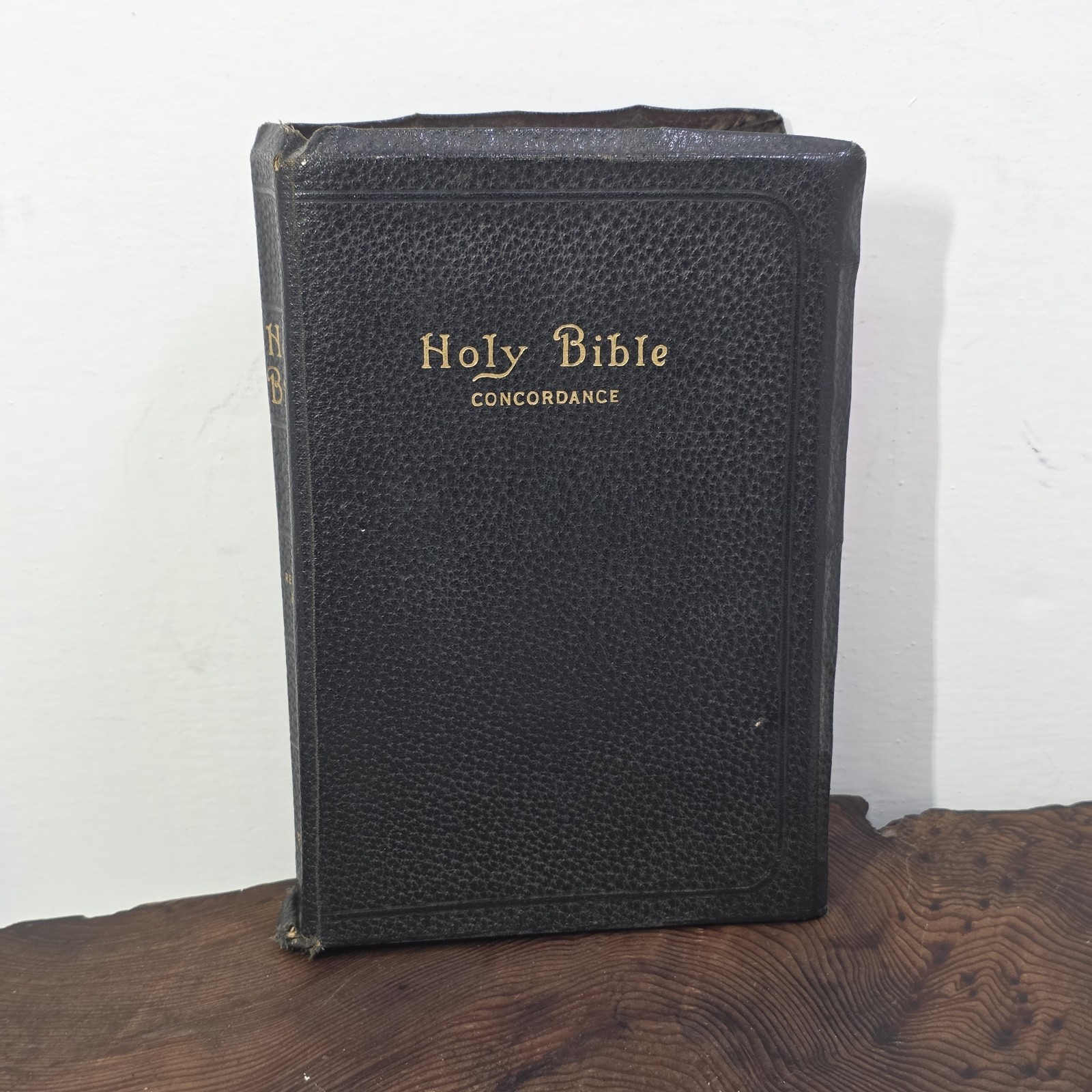 Vintage 1945 Holy Bible KJV Red Letter Concordance World Publishing Family