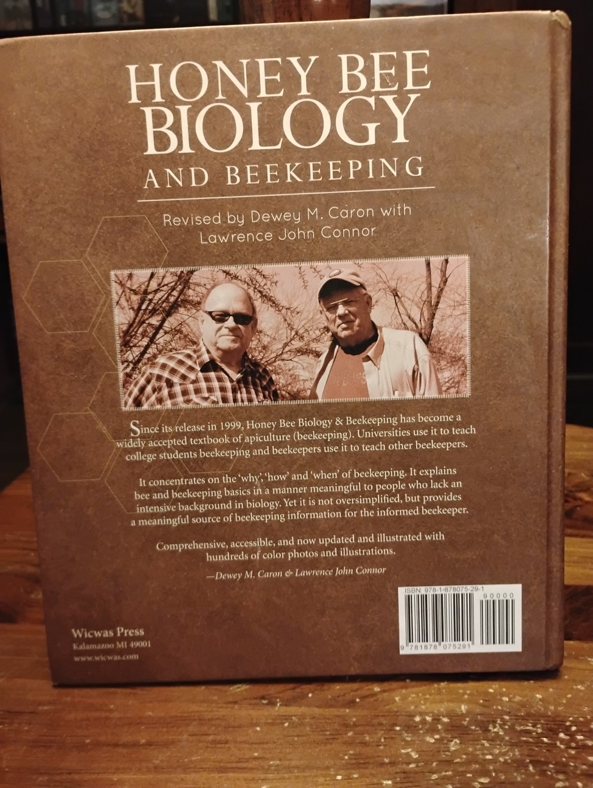 Honey Bee Biology and Beekeeping Revised Edition Lawrence John Connor Dewey Caro