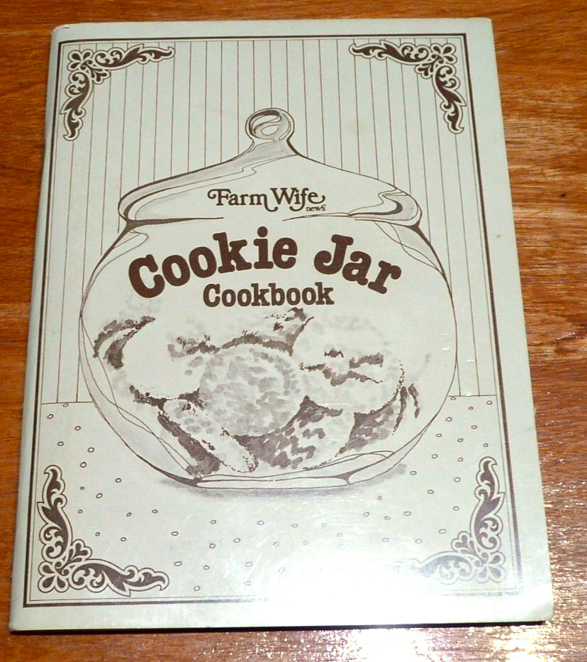 Farm Wife News Cookie Jar Cookbook Vintage 1976 (74 pages) Small Recipe Book