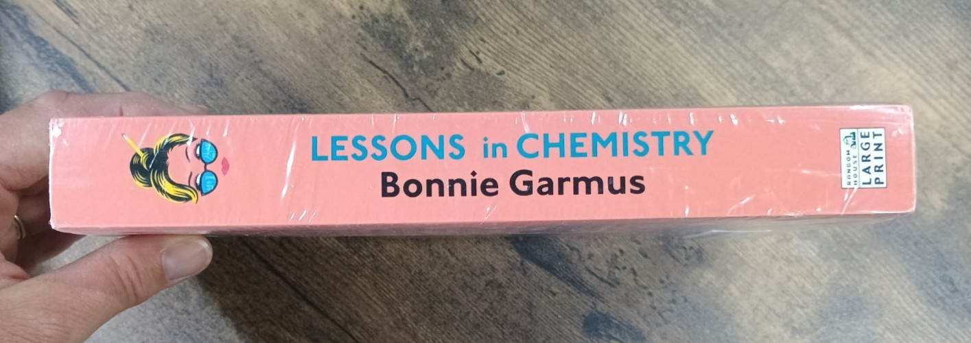 Lessons in Chemistry: A Novel (Random House Large Print) New in Wrapper