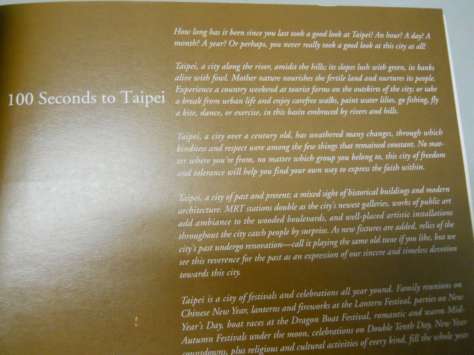 HC Book 百秒當下台北城 100 Seconds to Taipei, Postcards English & Chinese 267 pages