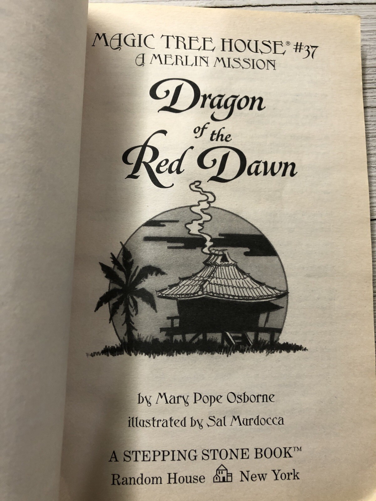 Dragon of the Red Dawn (Magic Tree House (R) Merlin Mission) – Ships Free