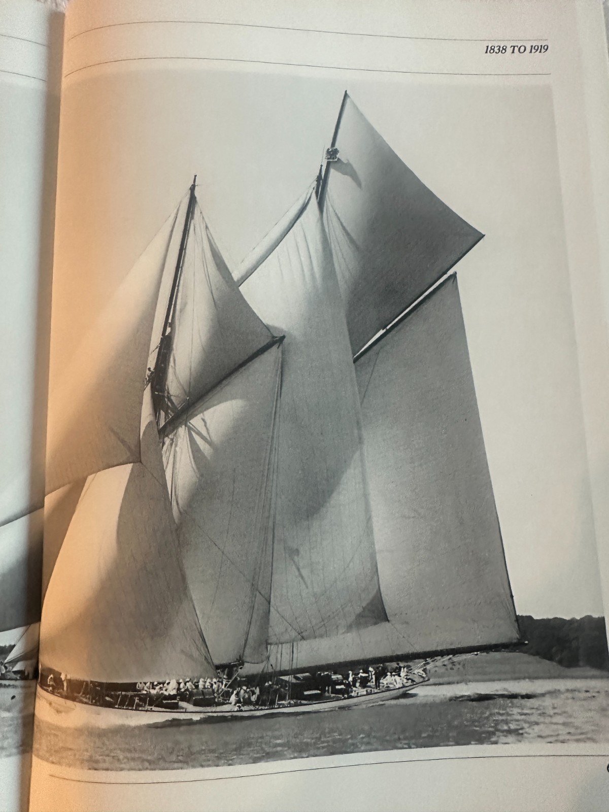Yachting- A Pictoral History by Peter Heaton 159 pages