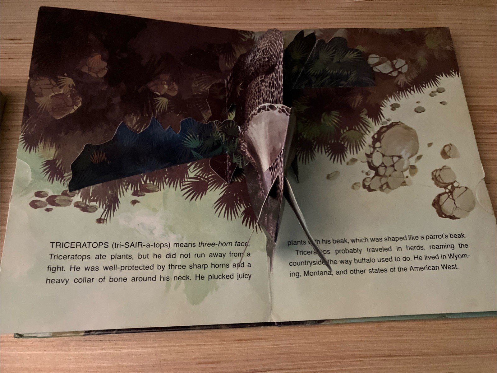 Great Dinosaurs – A Hallmark Pop-up Book