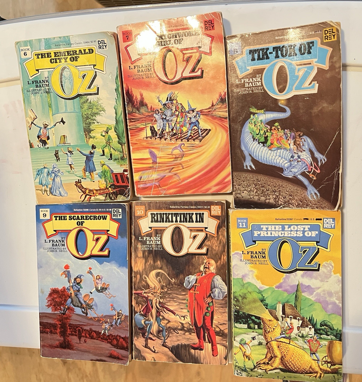 23 Wizard of Oz Books by L. Frank Baum, Paperback book lot, most by Del Rey.