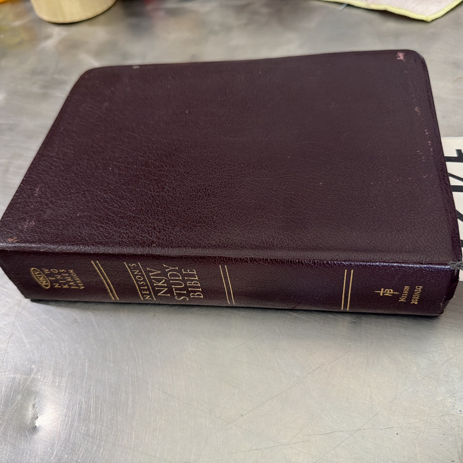 Nelson’s NKJV Study Bible 2885NBG Gilded Bonded Leather